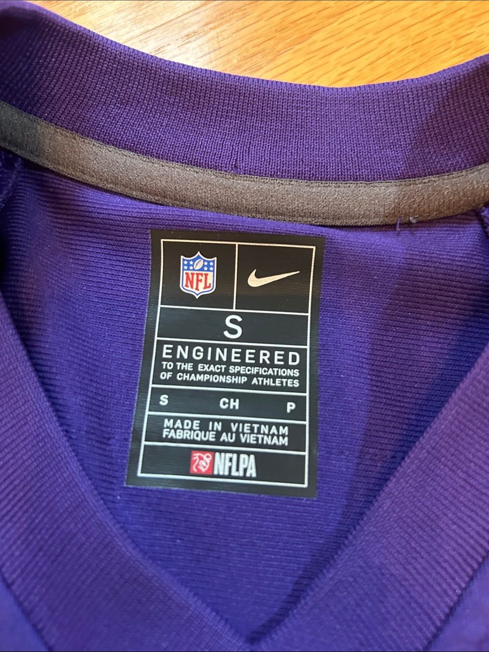 Nike Purple Minnesota Vikings #18 Kids Football Jersey with Gold Accents - Picture 2 of 4